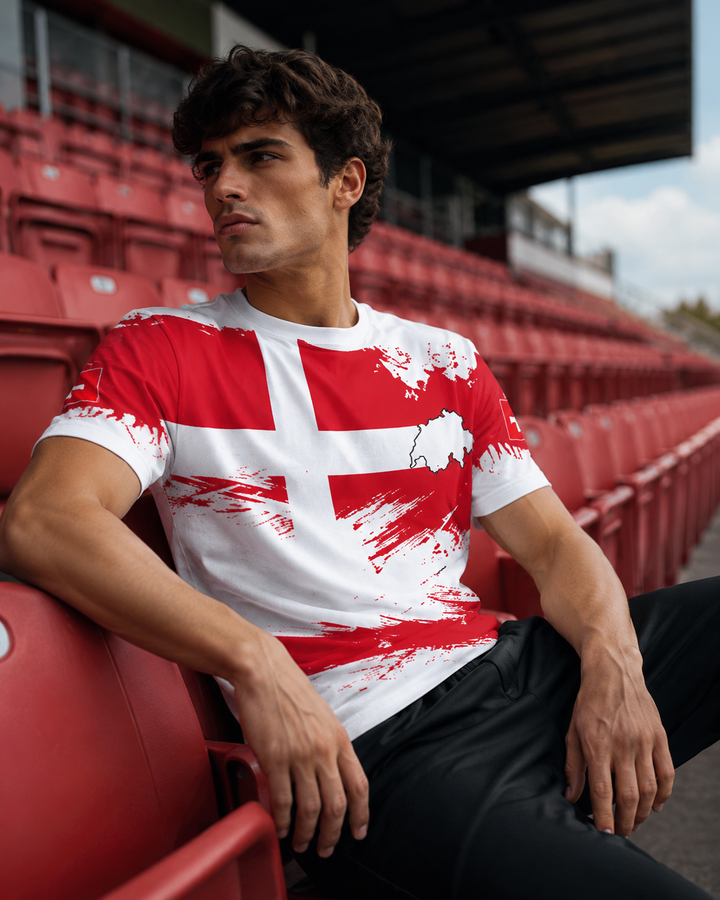 Zeige Support: Herren T-Shirt mit Schweizer Flagge. Bequemer Fußball-Fanartikel für Sport & Alltag.