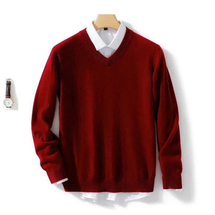Moderner Herren V-Ausschnitt Pullover, weicher Strick für kalte Tage. Perfekt als warmes Basic.