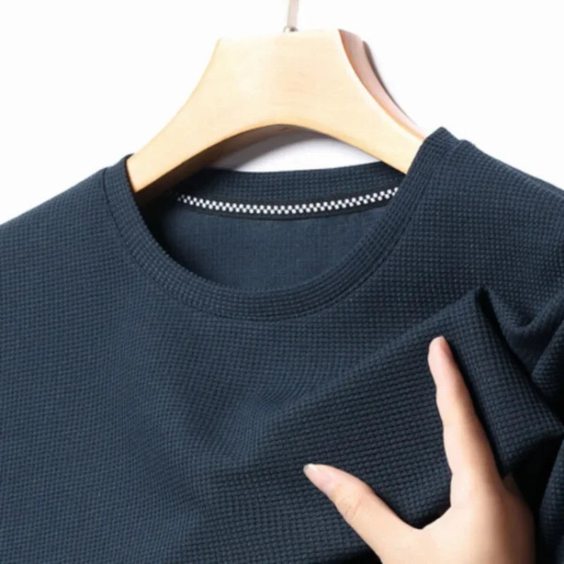 Komfortables & stylisches Herren T-Shirt, Kurzarm, mit luftiger Waffelstruktur.