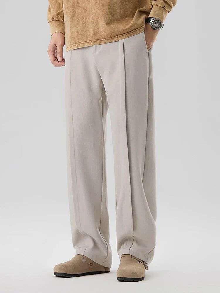 Bequeme Herren Stoffhose mit geradem Bein & elastischem Bund in Beige, ideal für Alltag & Büro.