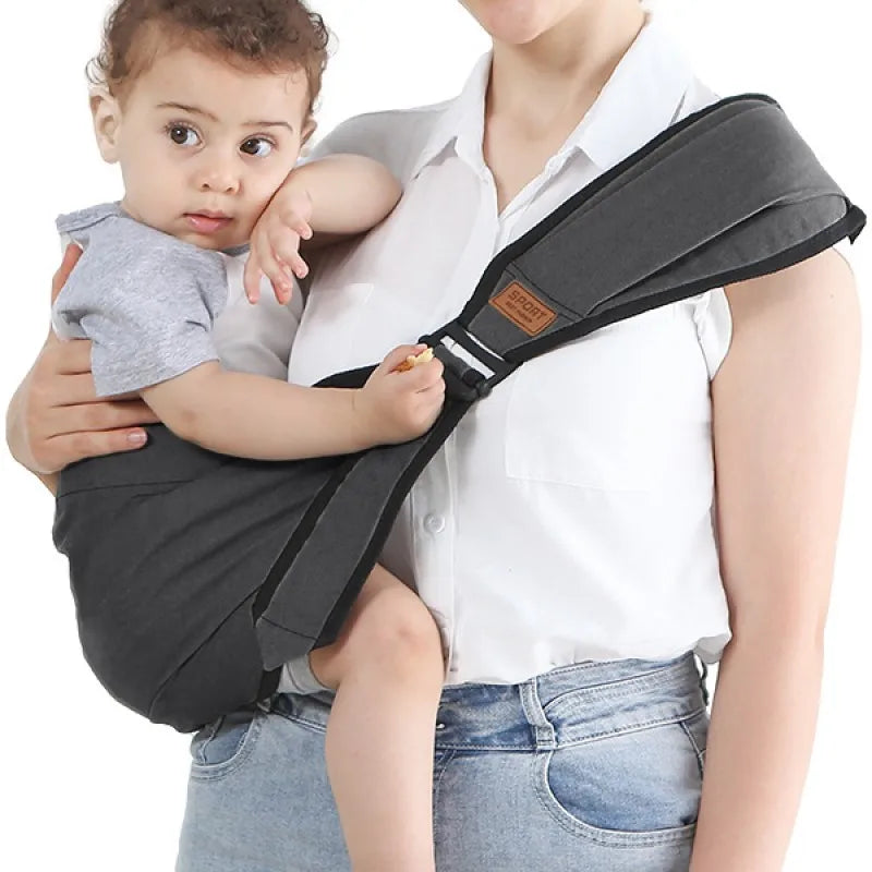 Atmungsaktive Babytrage mit Hüftsitz, sorgt für Komfort bei Babys & Kleinkindern, auch auf längeren Wegen.
