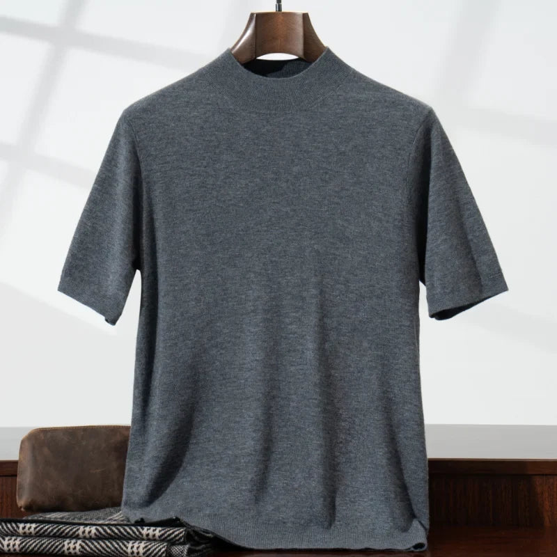 Bequemer Herren Kurzarm Strickpullover mit modernem Stehkragen, stilvolle Wahl für Frühling und warme Sommerabende.