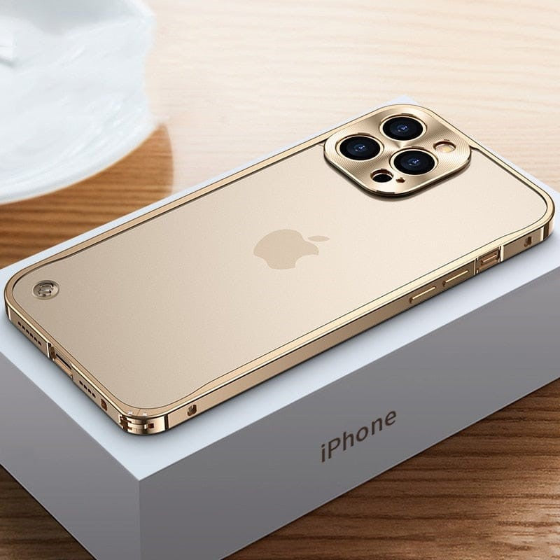 Modellspezifische Aluminium Schutzhülle für iPhone; sicherer Halt, präzise Passform für Rundumschutz.