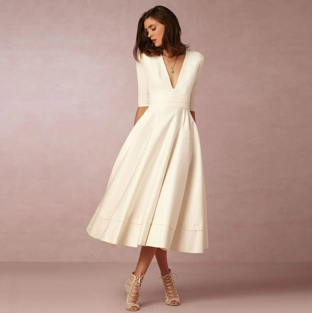 Elegantes fließendes Damen Midikleid, perfekt für festliche Anlässe oder als stilvolles Abendkleid.