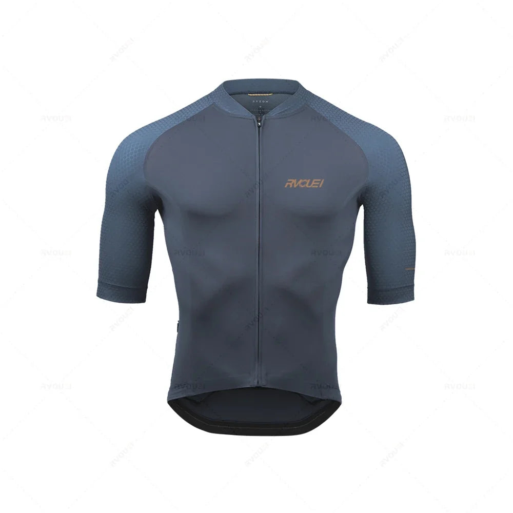 Komfortables Herren Radtrikot Set mit gepolsterter Radhose, ideal für lange Sommerstrecken.