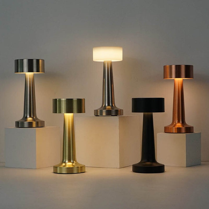 Moderne LED Tischlampe dimmbar, perfekt für Nachttisch oder als stilvolle Akzentbeleuchtung.