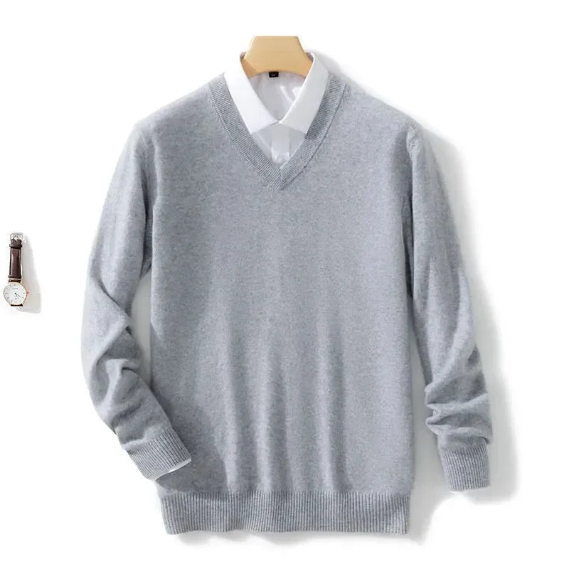 Stylischer Herren V-Ausschnitt Strickpullover, ideal für casual & elegante Herbstmode. Langarm Oberteil.