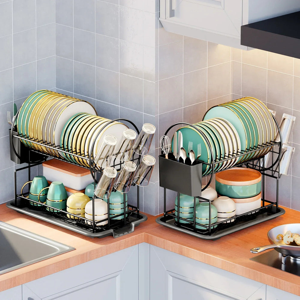 Rostfreier 2-stufiger Geschirrabtropfständer mit Abtropfbrett. Optimal für effiziente Organisation in der Küche.