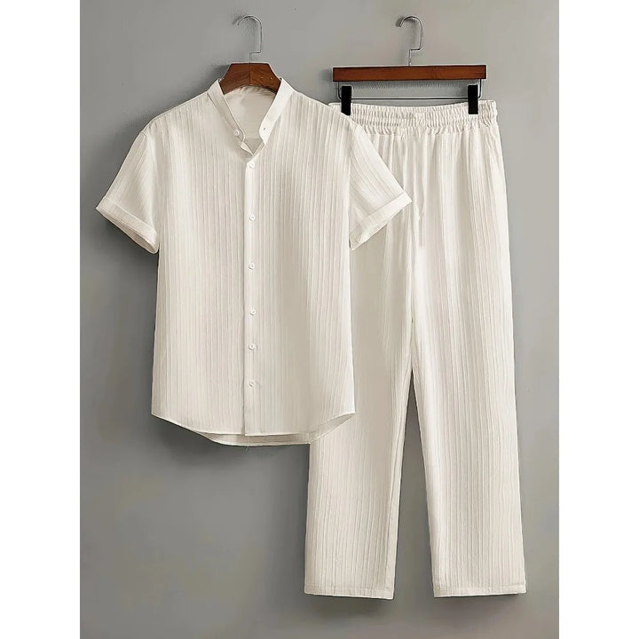 Lässiges Herren Zweiteiler-Set: Bequemes Langarmhemd & atmungsaktive Hose, ideal für Sommer.