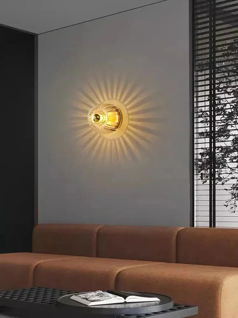 Wandlampe "Nordic Glow" in Bauhaus-Optik, aus Metall und Glas, ideal für modernes Wohnzimmer Licht.