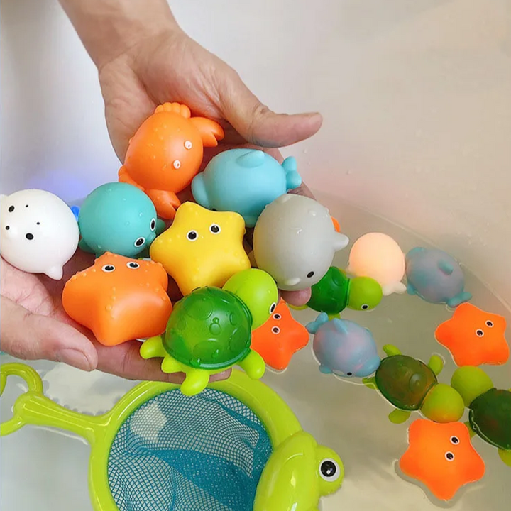 Theodore Badespielzeug für Kinder: Funkelnder Badefreund Set mit LED-Lichtern, ideal als Motorikspielzeug in der Badewanne.