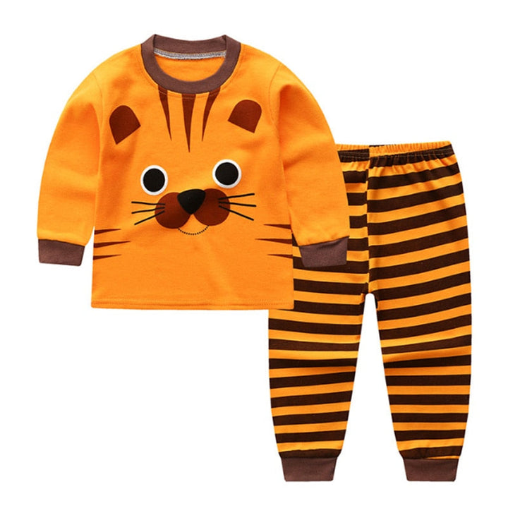 Winterkleidung für Kinder, warmes Outfit mit Reißverschlüssen und Kapuze.