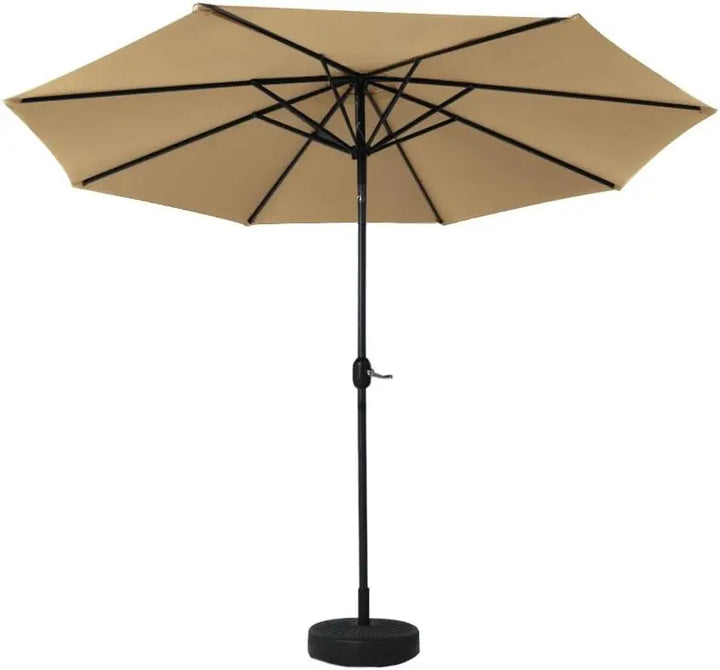 2,7m Outdoor-Sonnenschirm Solira im Garten aufgestellt. Perfekter UV-Schutz & Schatten für entspannte Sommertage.