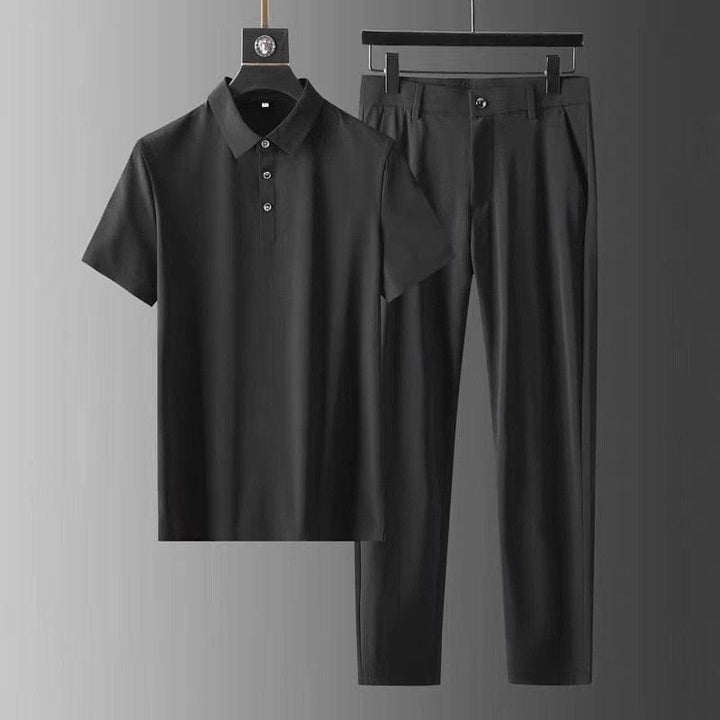 Komfortables Herrenmode Lounge-Set: Kurzarmhemd und Faltenhose für den Sommer. Perfekt für Freizeit & Entspannung.