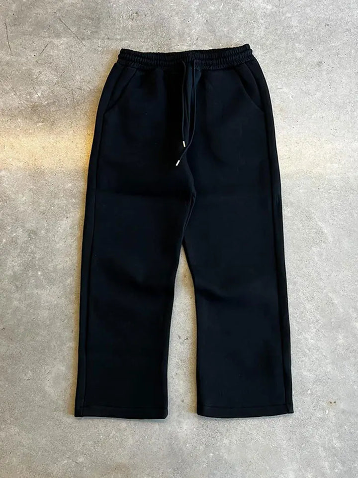 Moderner Herren Sweatsuit, Oversized Schnitt für maximalen Komfort und Style im Herbst und Winter.