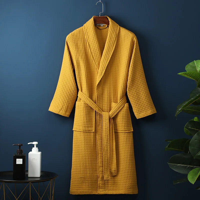Hochwertiger Unisex Bademantel, super weich und bequem – ein perfektes Geschenk für Entspannung.
