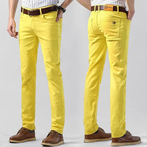 Stylische, farbige Slim Fit Herrenhose. Modern, bequem und perfekt für anspruchsvolle Herren.