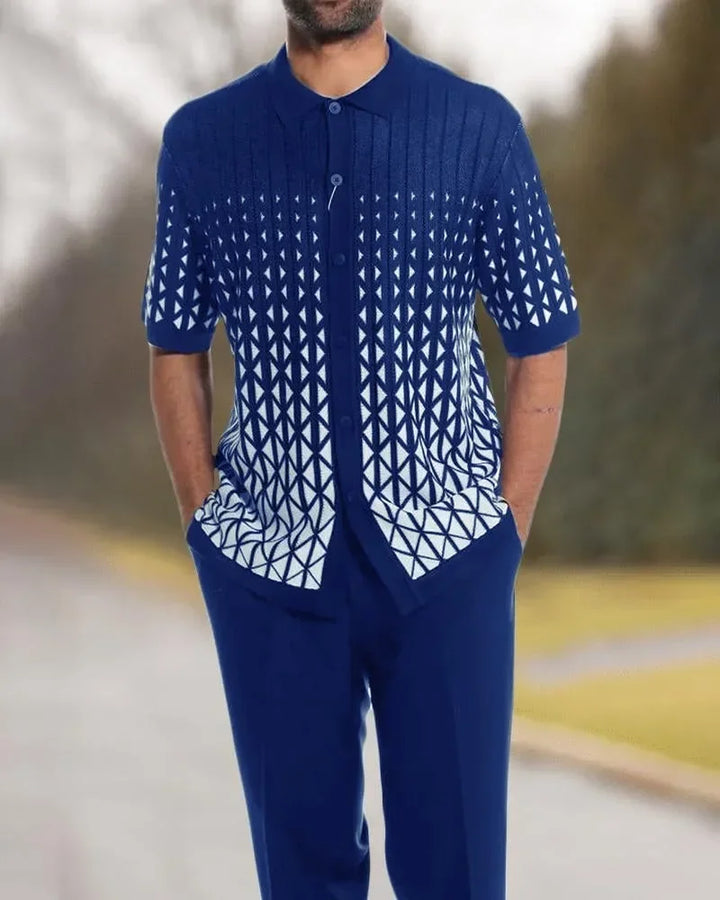 Trendiger Herren Freizeit-Set: Kariertes Hemd und passende Hose, ideal für moderne Männer.