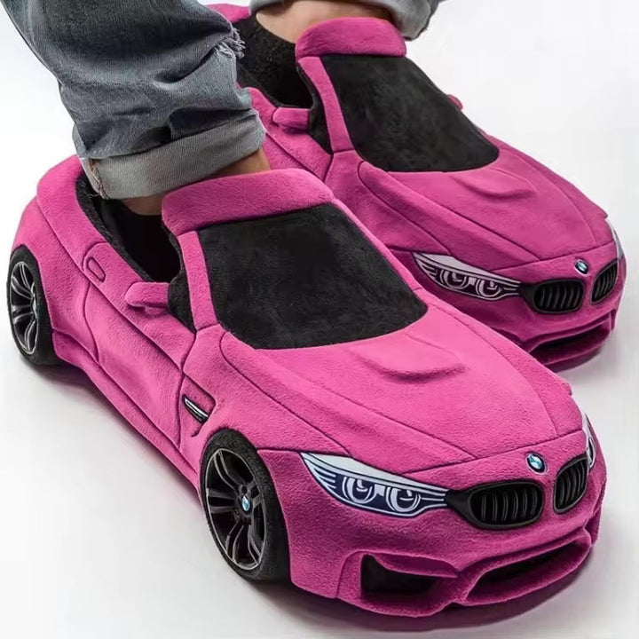 Elegante Herren Winterhausschuhe "AutoLuxe" mit modernem Fahrzeug-Motiv; stilvolle und bequeme Pantoffeln.