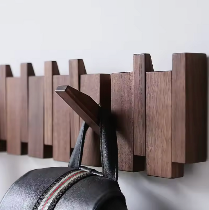 Moderne Wandgarderobe aus Holz, Nussbaum/Buche, minimalistisches Design für jeden Flur.