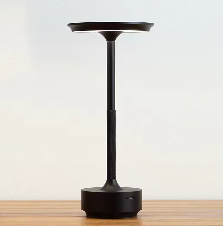 Stilvolle Outdoor-Lampe: Kabellose LED-Tischlampe, dimmbar, wetterfest (IP44), aus hochwertigem Aluminium.