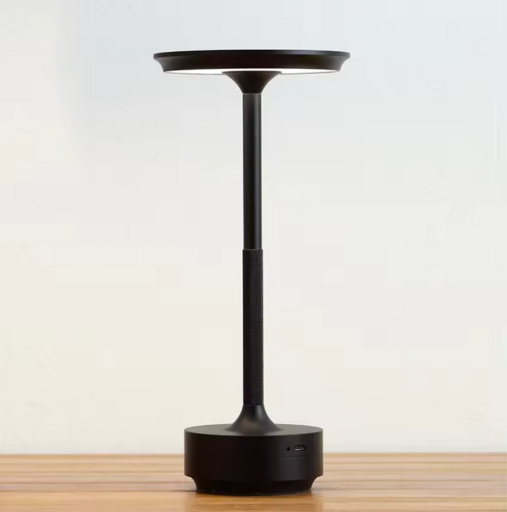 Stilvolle Outdoor-Lampe: Kabellose LED-Tischlampe, dimmbar, wetterfest (IP44), aus hochwertigem Aluminium.
