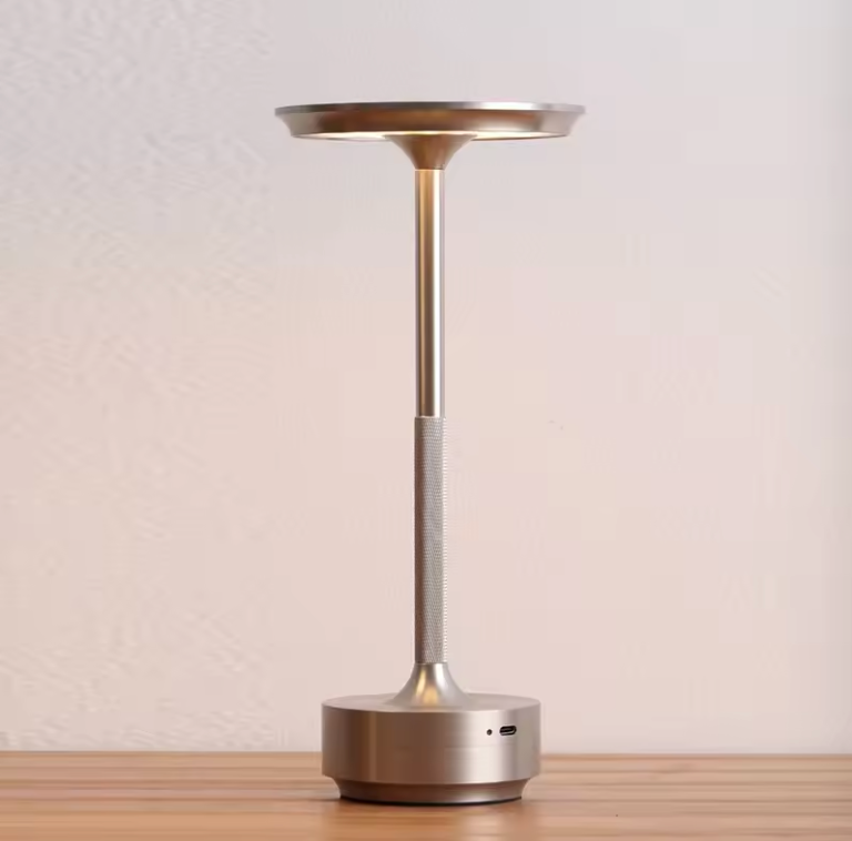 Moderne Luxuslampe: Dimmbare, kabellose LED-Tischlampe aus Aluminium. Perfekt für Innen- & Außenbereich.
