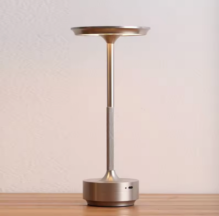Moderne Luxuslampe: Dimmbare, kabellose LED-Tischlampe aus Aluminium. Perfekt für Innen- & Außenbereich.