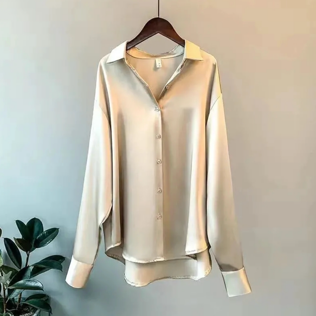 Komfortable Damenbluse mit langen Ärmeln. Eine klassische und elegante Bluse für anspruchsvolle Alltagslooks.