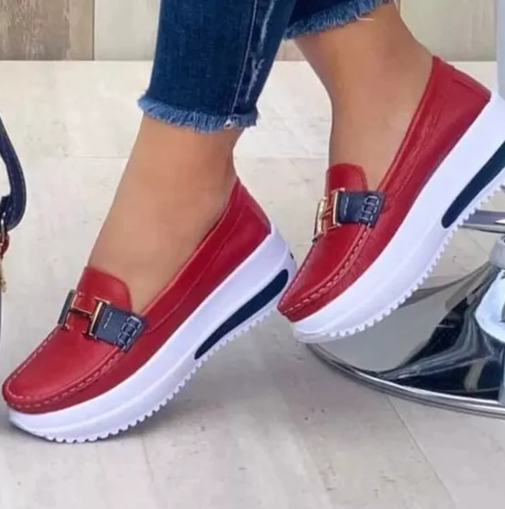 Modische Selina Bequemschuhe für Damen von oben. Perfekte Passform für schmerzfreies und stilvolles Gehen.