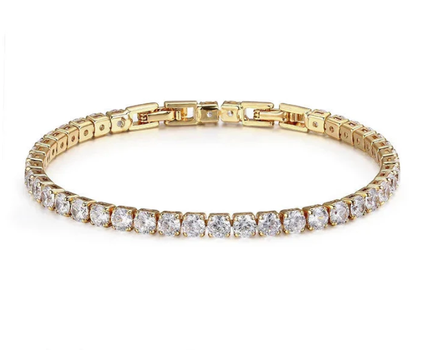 Nahaufnahme des Zirkonia Tennisarmbands für Damen, zeigt brillante Steine und feine Verarbeitung.