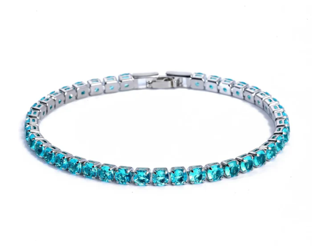 Damen Tennisarmband mit hochwertigen Zirkonia-Steinen, langlebig und mit diamantähnlichem Glanz.