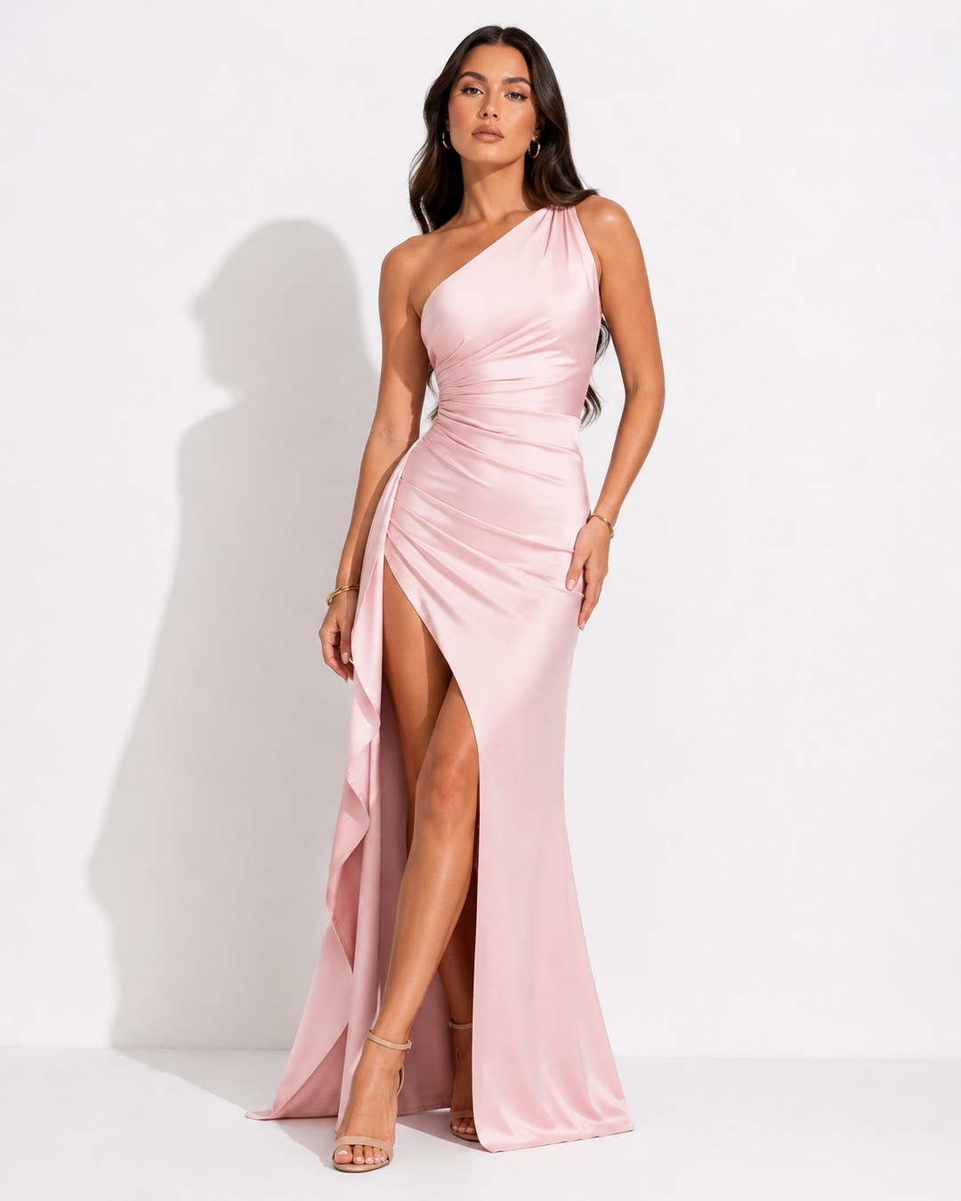 Stilvolles Damen One-Shoulder Sommerkleid, figurbetont und lang, ideal für elegante Events.