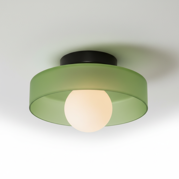 Ansicht der schlanken SphereGlow Deckenleuchte, eine moderne Lampe für gehobene Innenarchitektur.