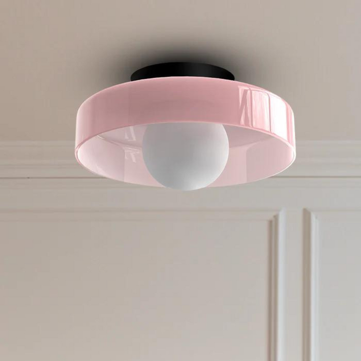 Stilvolle SphereGlow Deckenleuchte, ideal für Innenbeleuchtung im Wohnzimmer oder als Flurleuchte.