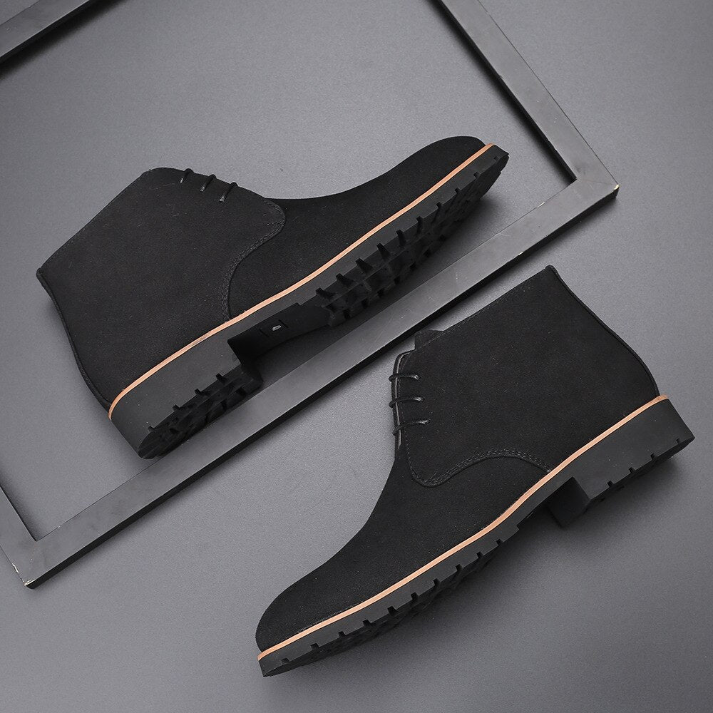 Moderne Herren Stiefeletten; stylische und bequeme Boots, ideal für den stilbewussten Mann im Alltag.