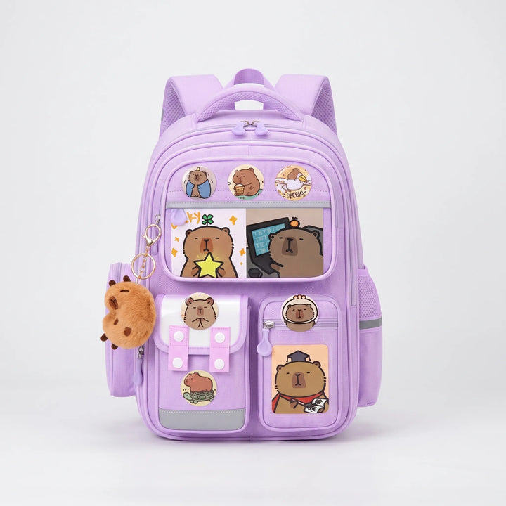 Reflektierende Streifen am Capybara Schulrucksack erhöhen die Sichtbarkeit und Sicherheit der Kinder im Dunkeln.