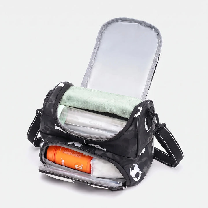 Robuster Nylon Schulrucksack mit sportlichem Fußballmotiv. Geräumiger Rucksack für Jungen, langlebig & praktisch.