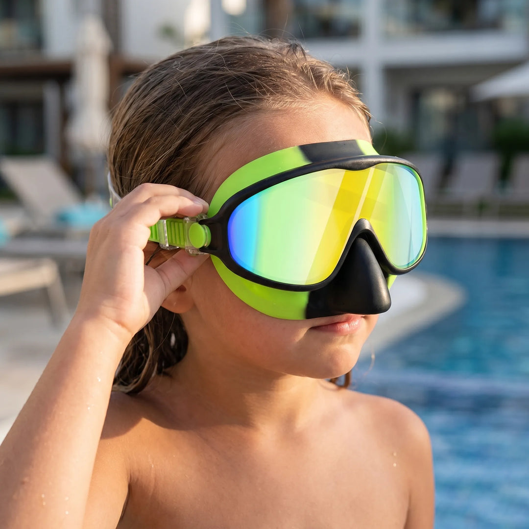 Kinder Schwimmmaske mit Nasenschutz für entspannten Wasserspaß im Pool und am Strand.
