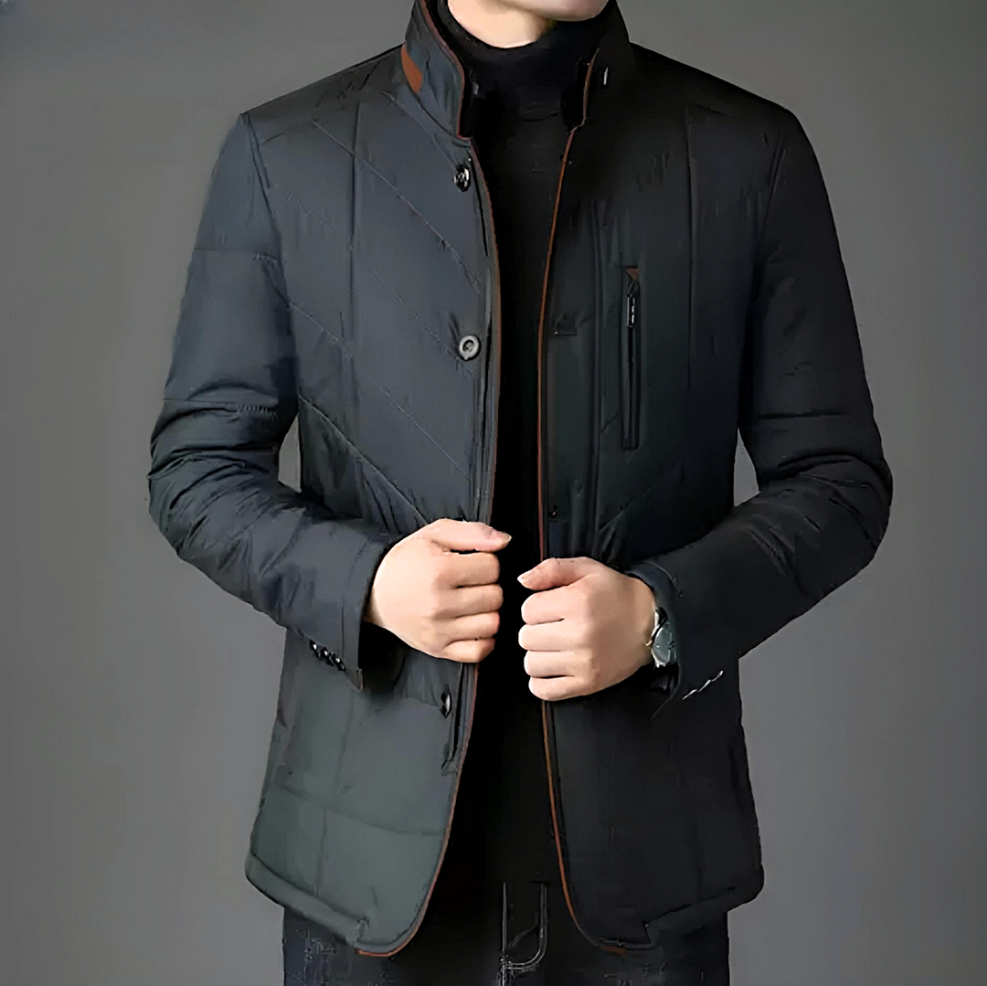 Stylische, gesteppte Herren Winterjacke für umfassenden Kälteschutz bei Outdoor-Aktivitäten.