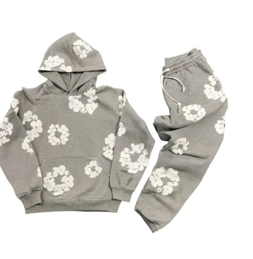 Moderner Unisex Jogginganzug mit auffälligem Blumenprint. Ideal für Herren & Damen als Freizeitkleidung.