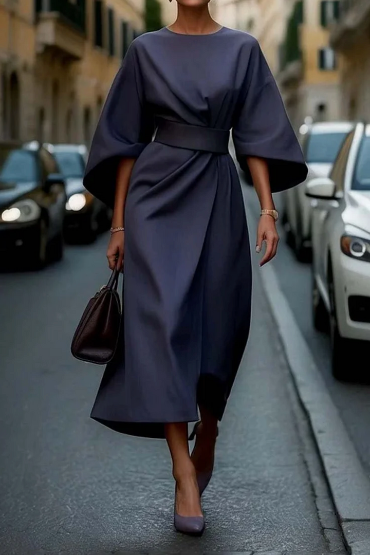Feminin geschnittenes Damen Midikleid Annika, vielseitig für Sommer & Herbst, mit Taillengürtel.
