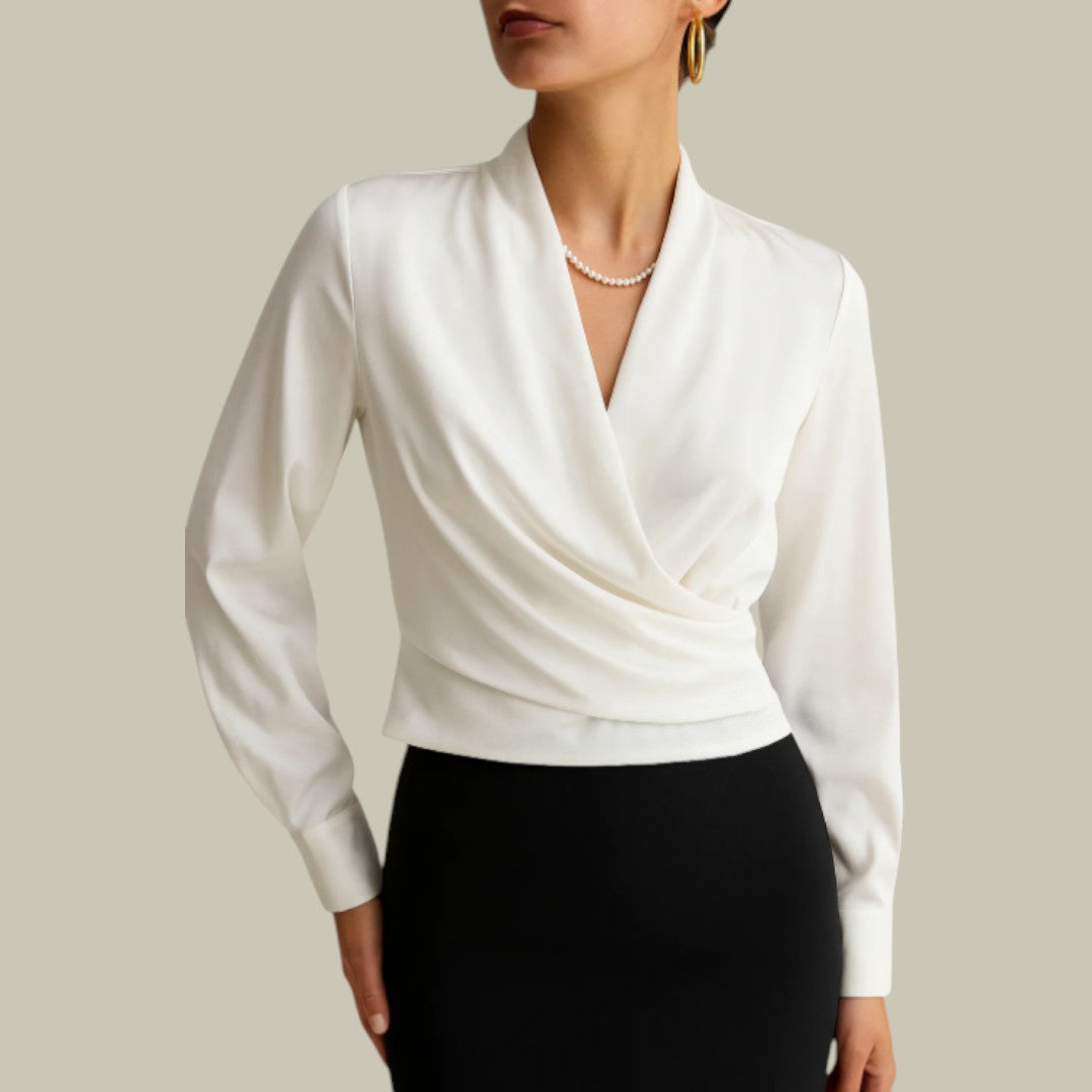 Modische Damenbluse im Wickel-Design. Dieses elegante Oberteil ist ein femininer Allrounder für jeden Anlass.