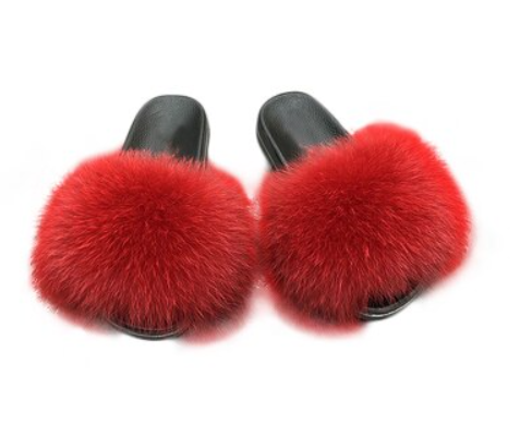 Detailaufnahme der weichen Textur dieser gemütlichen Damen Pantoffeln. Perfekt für Komfort Zuhause.