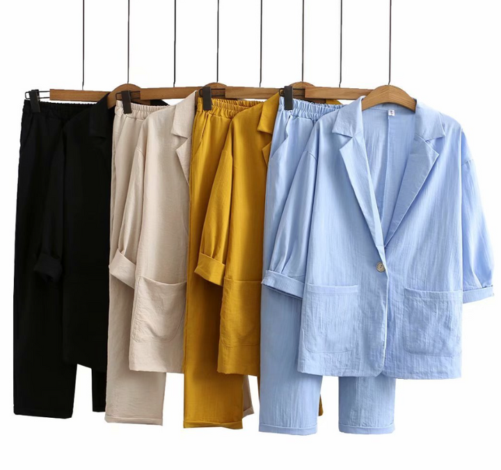 Vielseitiges Damen Zweiteiler-Set für den Sommer, bestehend aus Bluse und Hose. Ideal für elegante und bequeme Auftritte.