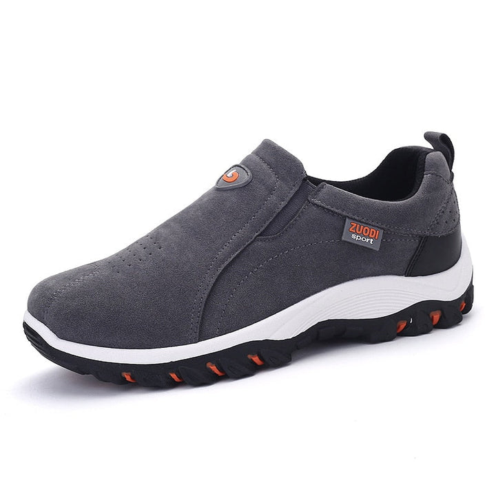 Komfortable Herren Wanderschuhe in modernem Design, konzipiert für lange Wanderungen und Outdoor-Aktivitäten.