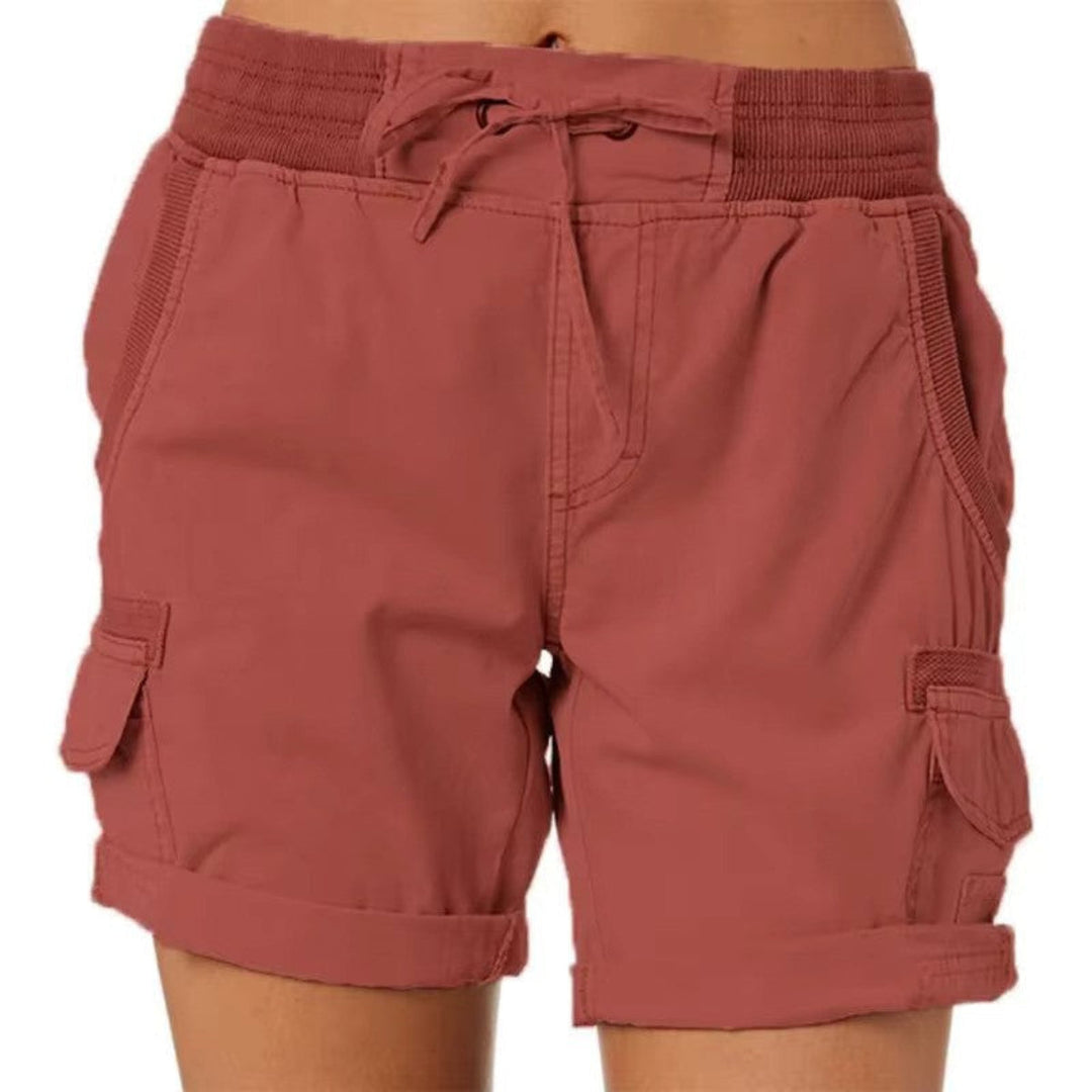 Schwarze Damen Shorts mit Seitentaschen, niedriger Taille. Vielseitige Casual Shorts für jede Dame.