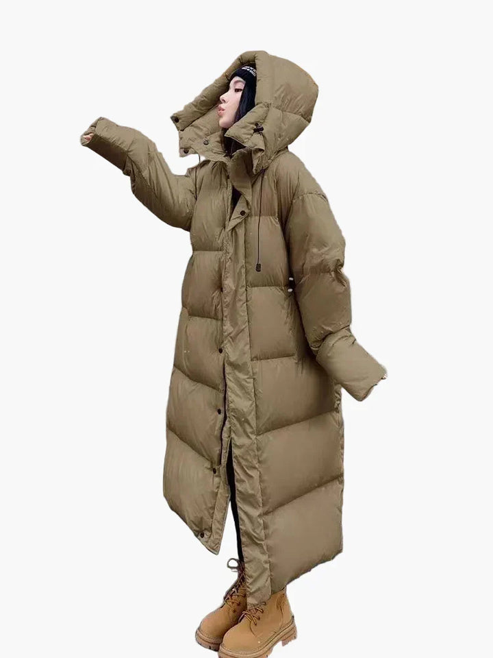 Trendiger, oversized Damen Puffer-Wintermantel, lang und warm, ideal für winterliche Freizeit-Outfits.