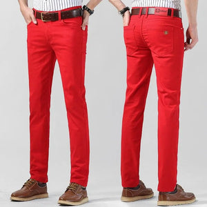 Schicke, farbige Herrenhose im Slim Fit Design. Elegant für das Büro, entspannt für die Freizeit.