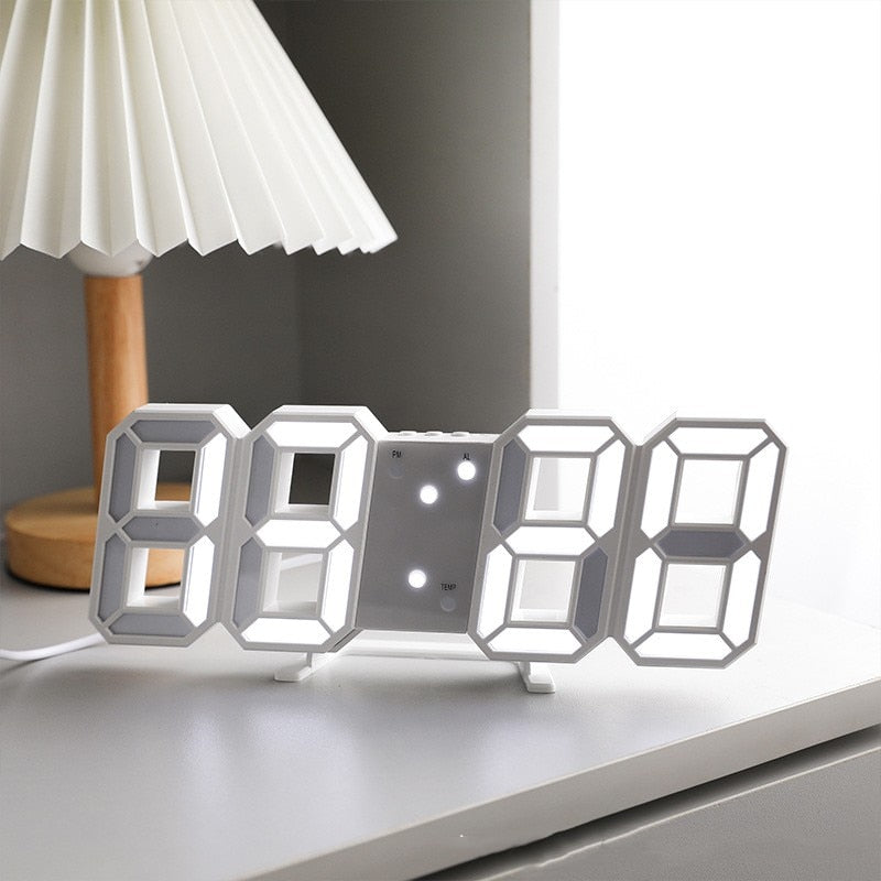 Minimalistische Digitaluhr mit großen LED-Ziffern, perfekt für moderne Wohnkultur und leichte Ablesbarkeit.
